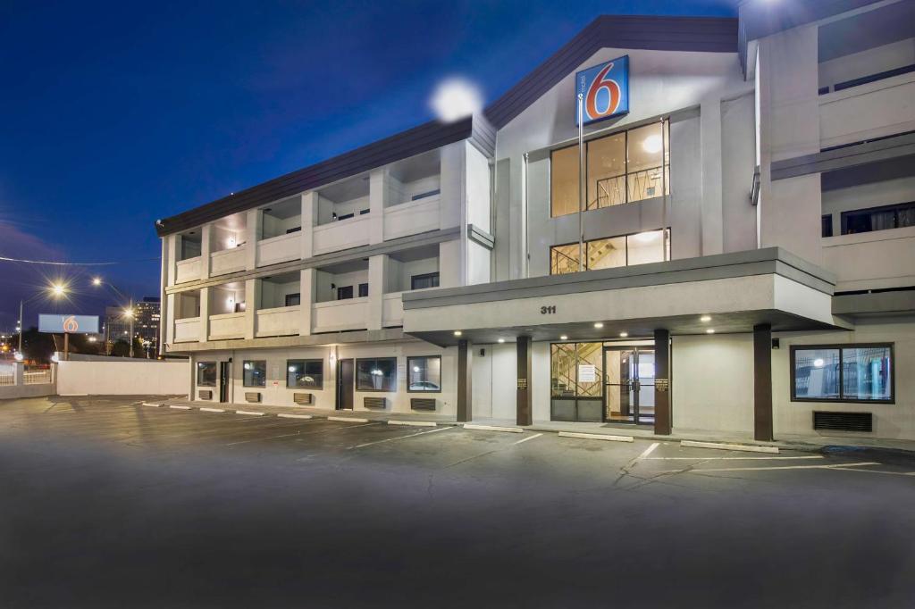 a building with a sign on the front of it at Motel 6-Atlanta, GA - Downtown in Atlanta