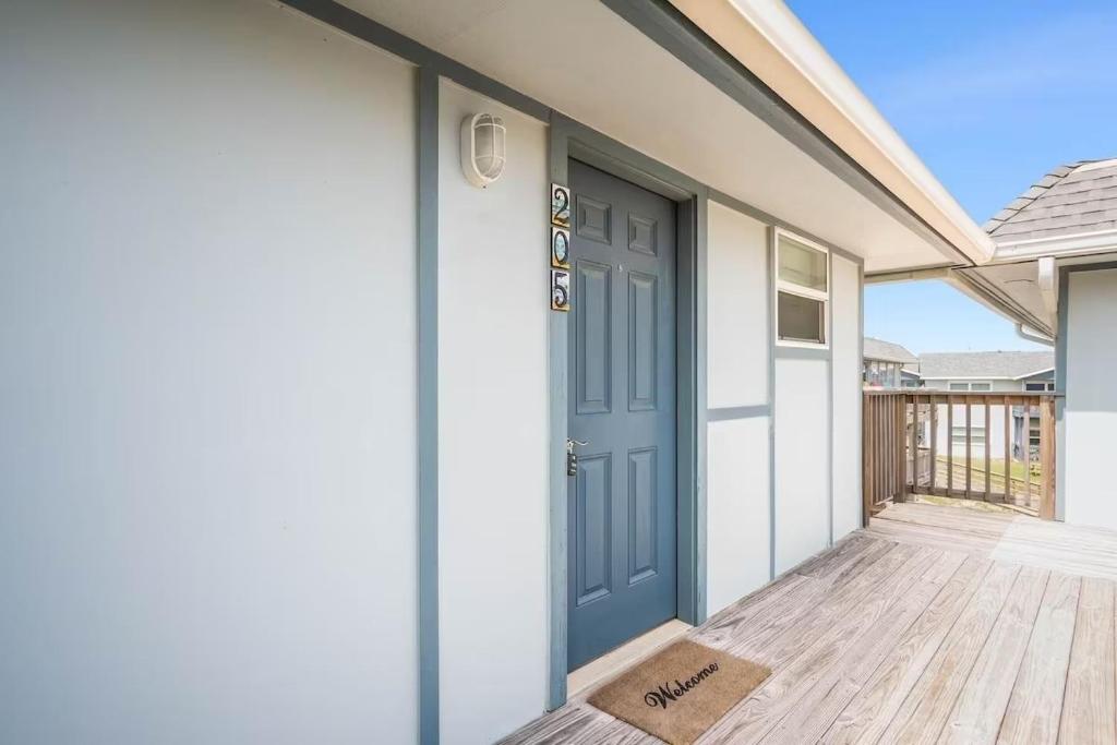 Apartment Coastal Charm on the Beach, Port Aransas, TX