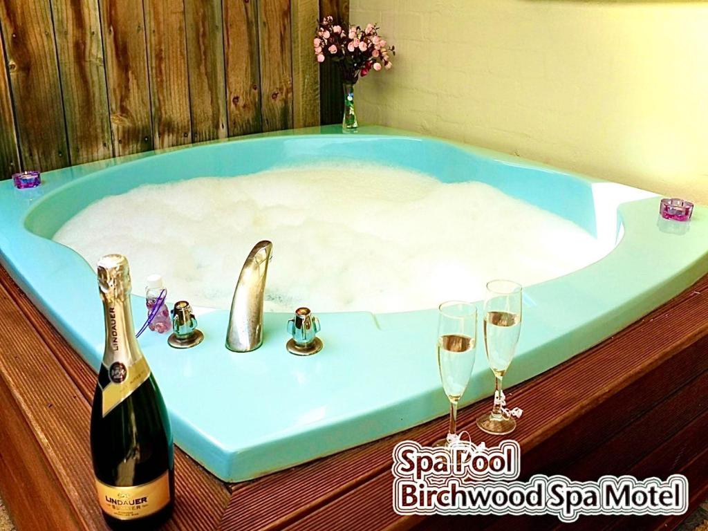 
One-Bedroom Apartment with Hot Tub
