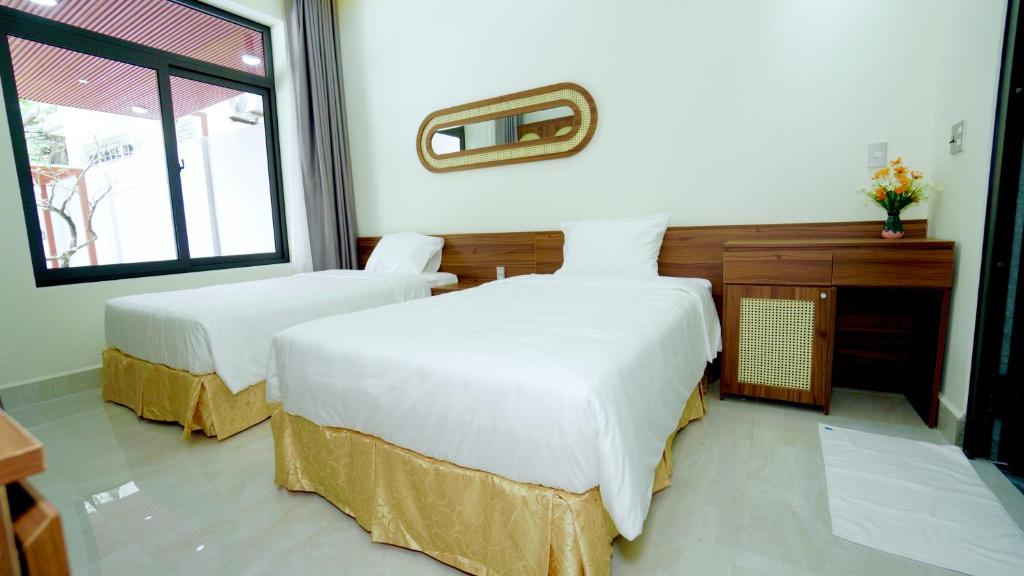 Postel nebo postele na pokoji v ubytování Lena Homestay & Villa