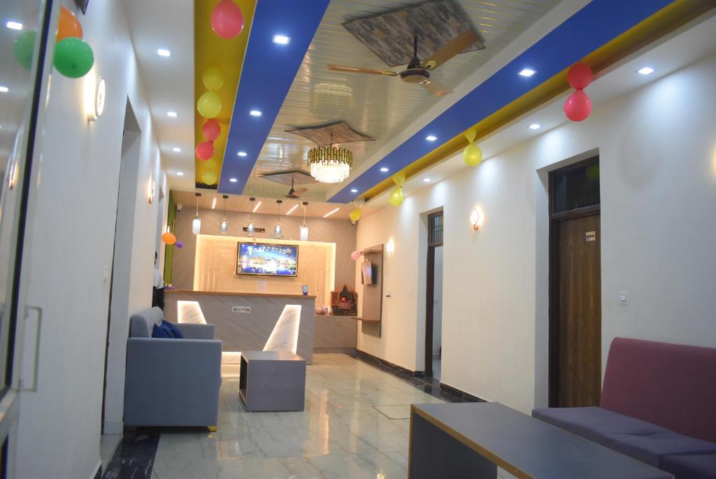 a lobby with a room with balloons on the ceiling at hotel the silver in Chandīgarh