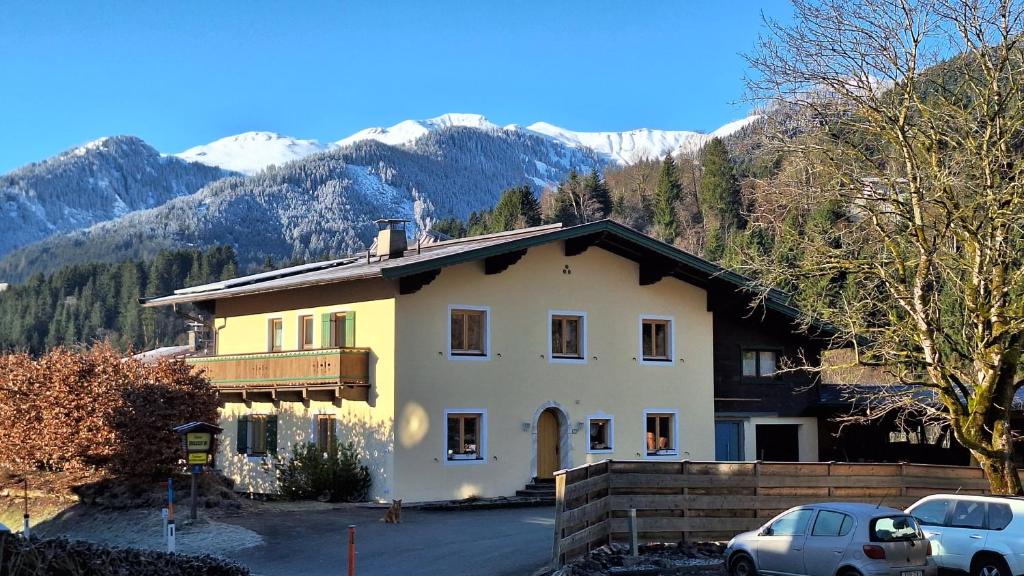 Familienfreundliches Apartmenthaus Thuss`n, ruhige Lage, im Herzen der Wanderregion Kitzbüheler Alpen und MTB Trails ziemā