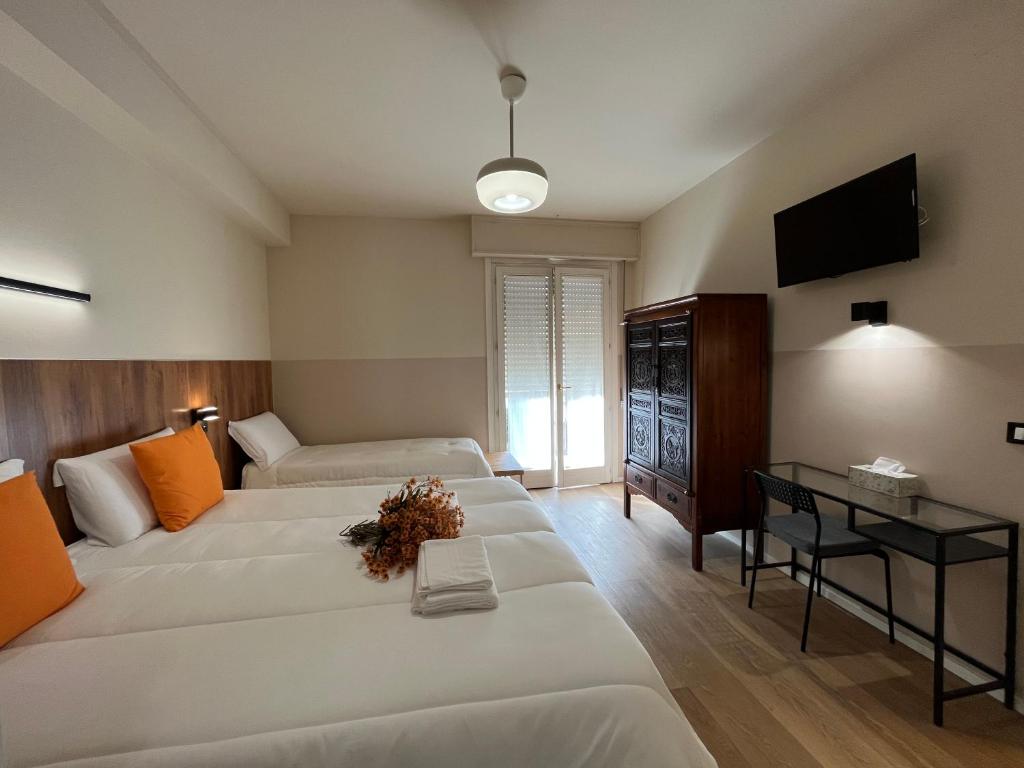 a hotel room with two beds and a television at Cà di Buole 8B in Mestre