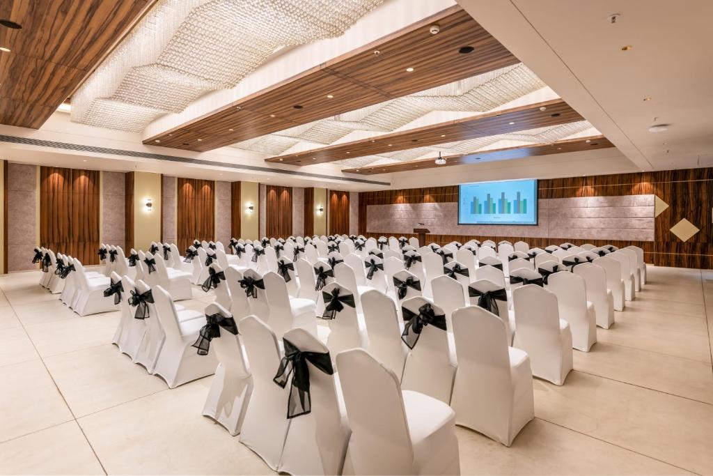 Konferenční prostory v ubytování Golden Tulip Candolim, Goa