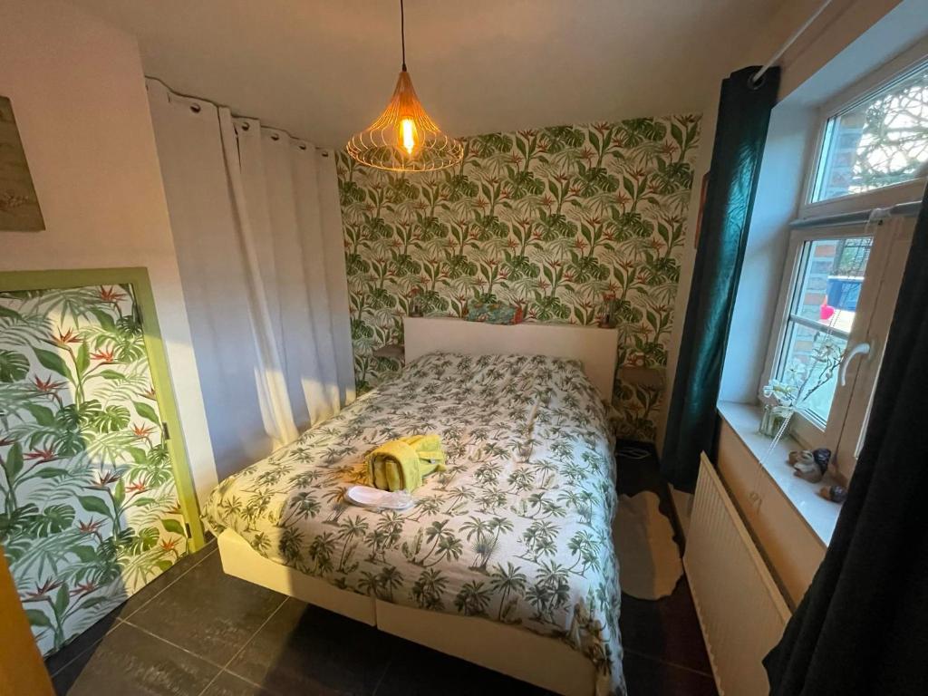 a small bedroom with a bed with a stuffed animal on it at L'enjo'Leuze in Winée