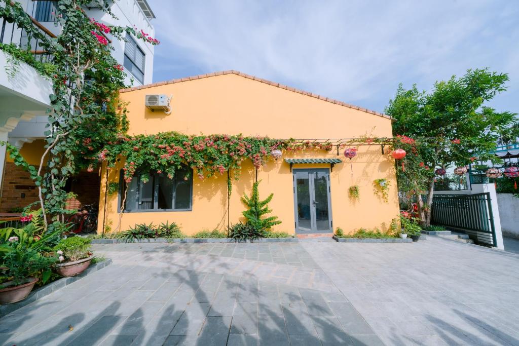 Tòa nhà nơi khách sạn tọa lạc