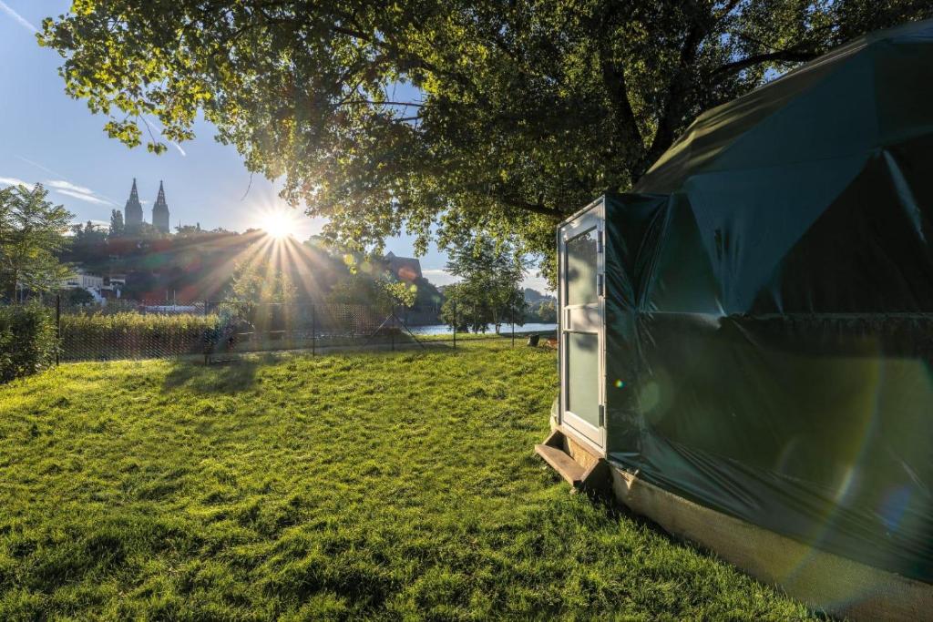 Zahrada ubytování Glamping escape to the stars under Prague skyline
