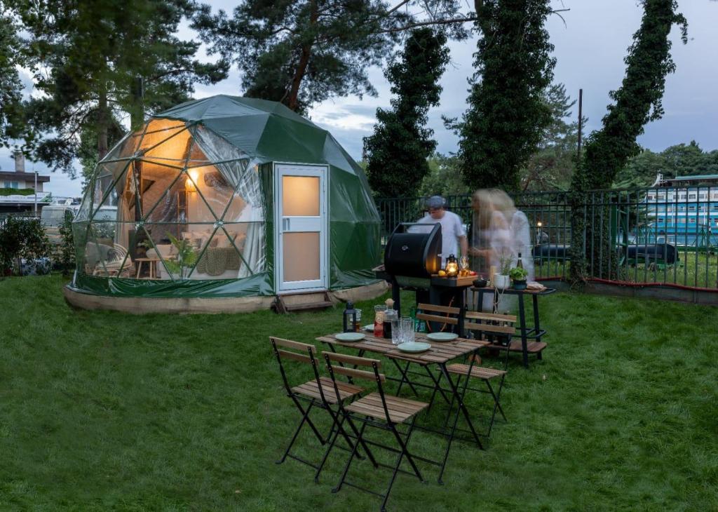 Zahrada ubytování Glamping escape to the stars under Prague skyline