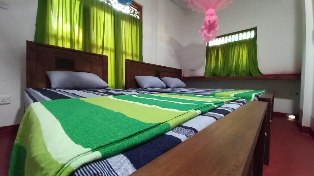 Postel nebo postele na pokoji v ubytování Sewana Guest INN