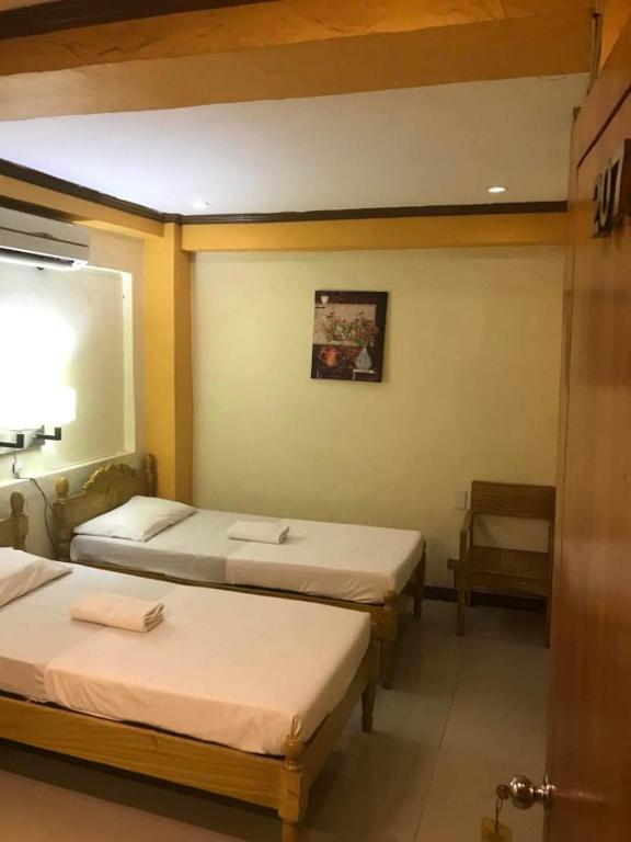 Postel nebo postele na pokoji v ubytování Sugarland Suites