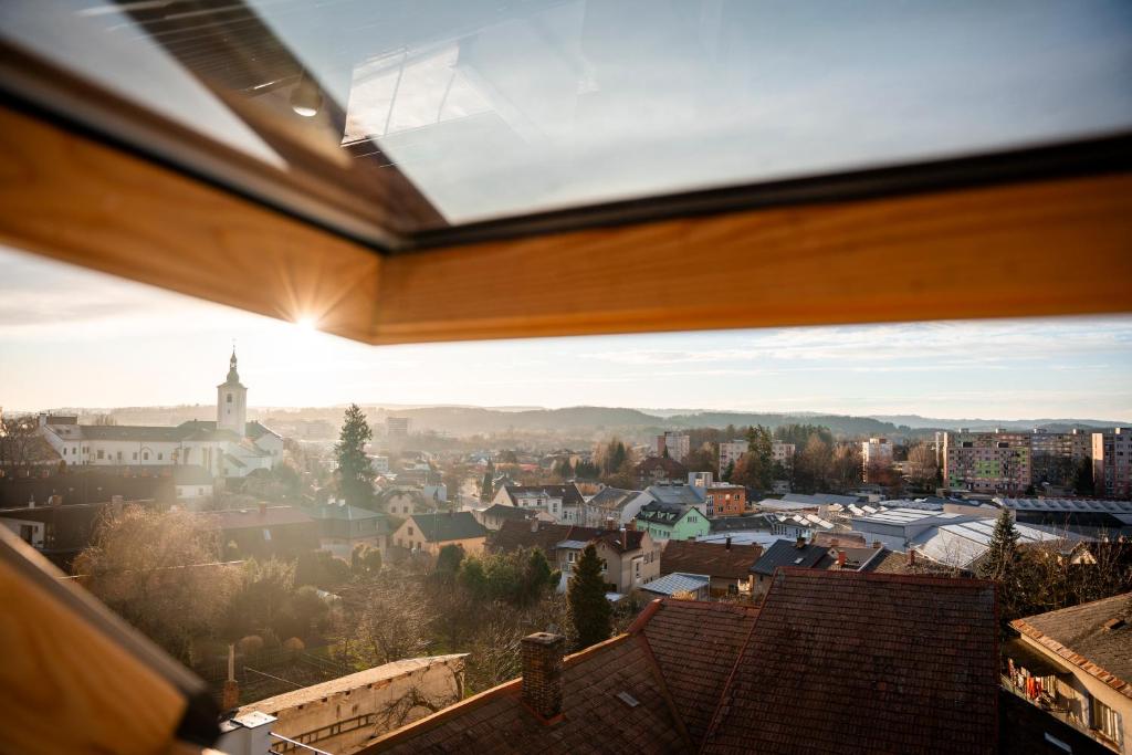 Nespecifikovaný výhled na destinaci Lanškroun nebo výhled na město při pohledu z penzionu
