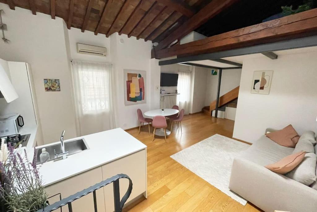 Romantic Apartment in Florence