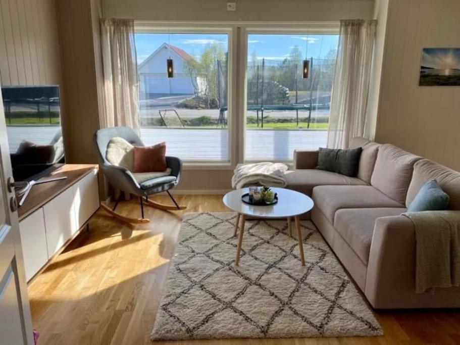 a living room with a couch and a table at Leilighet sentralt på Senja in Silsand
