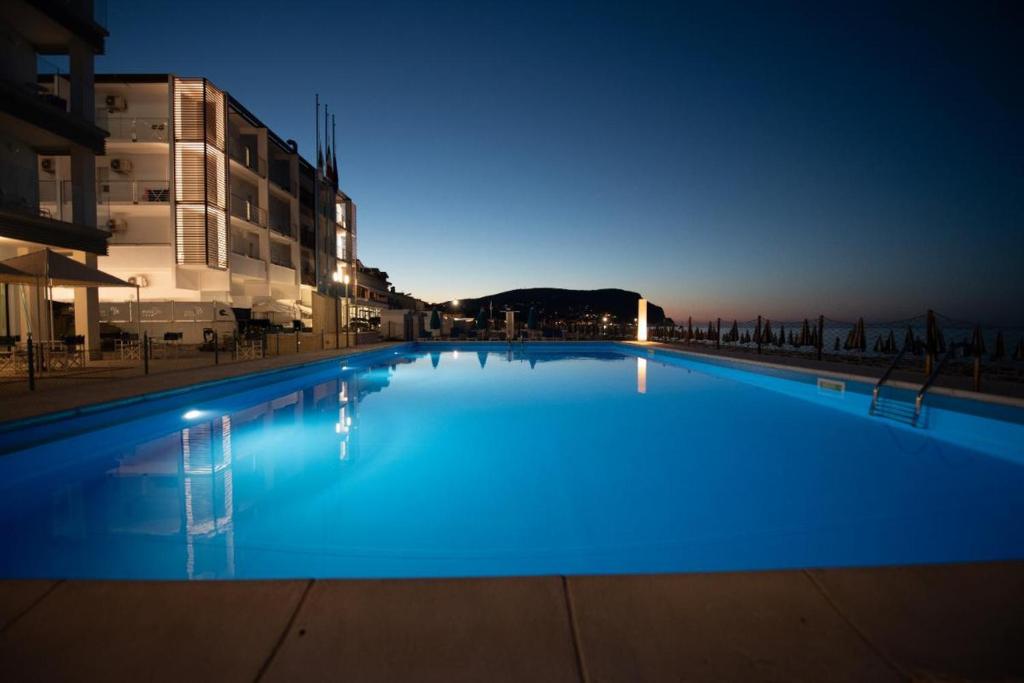 The swimming pool at or close to Hotel Marcelli