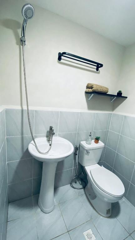 Koupelna v ubytování RichAirbnb Cebu