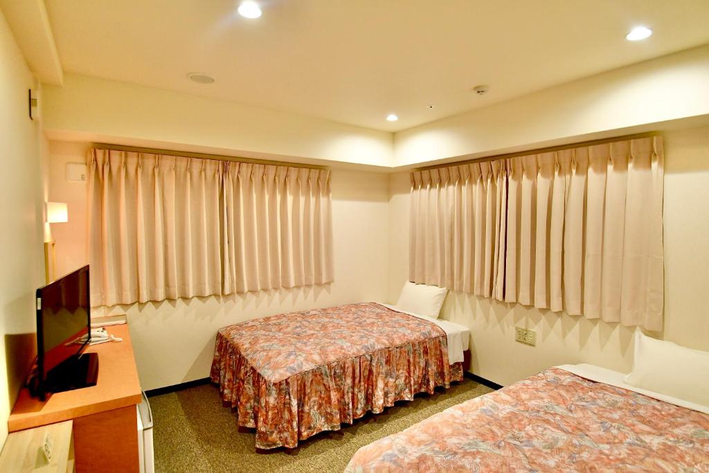 Postel nebo postele na pokoji v ubytování Himeji Ekimae Universal Hotel Minamiguchi