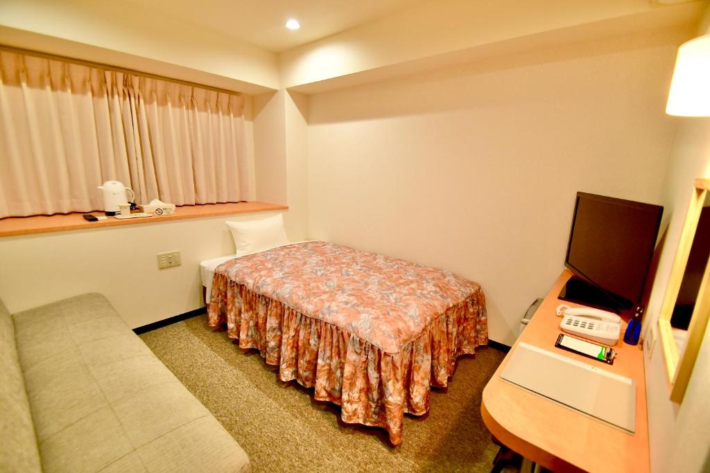Postel nebo postele na pokoji v ubytování Himeji Ekimae Universal Hotel Minamiguchi