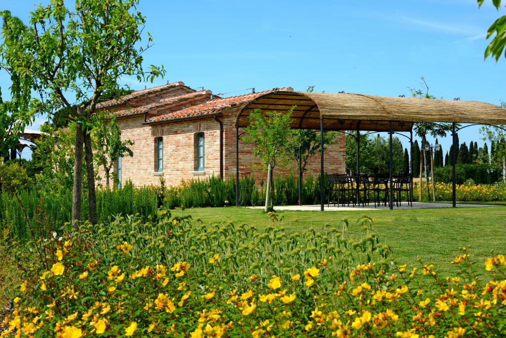 Ogród w obiekcie Casa Vacanze La Fiorita