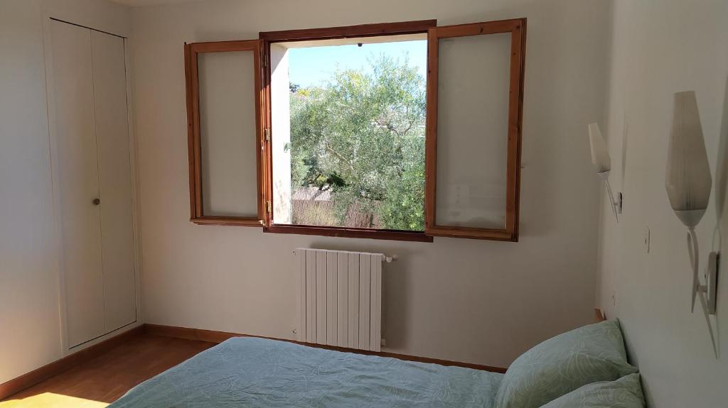 Postel nebo postele na pokoji v ubytování Manosque: Maison en Provence avec superbe vue