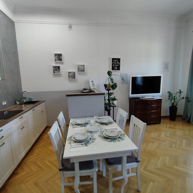 Televízia a/alebo spoločenská miestnosť v ubytovaní Novo Mundo