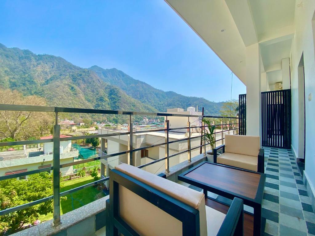 a balcony with a view of the mountains at Hotel Wraveler Inn Rishikesh in Rishīkesh