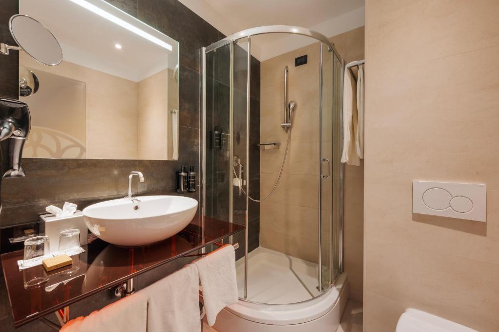 Ikonik Parlament - Resim 32