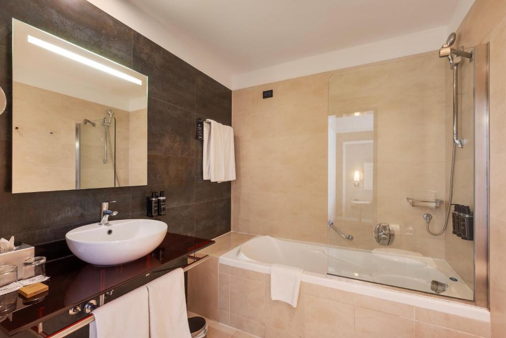 Ikonik Parlament - Resim 25