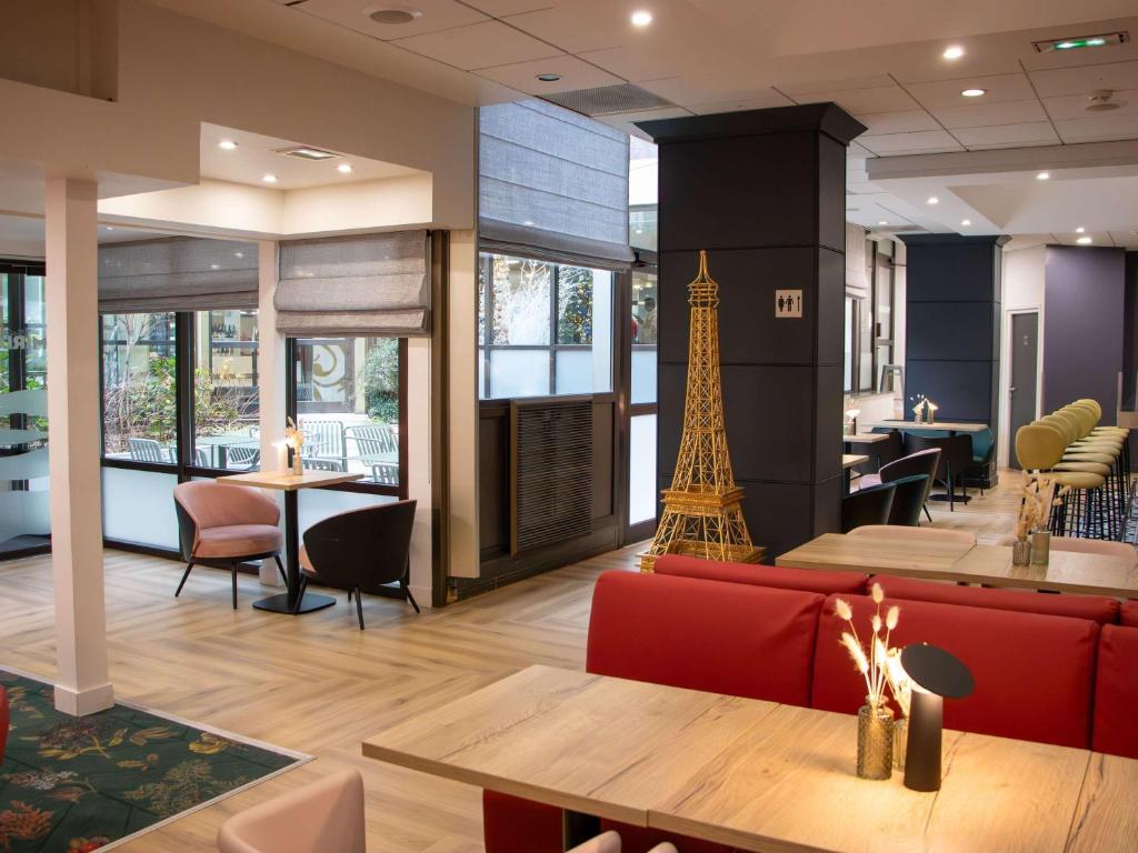 Un lugar para sentarse en Mercure Paris Centre Tour Eiffel