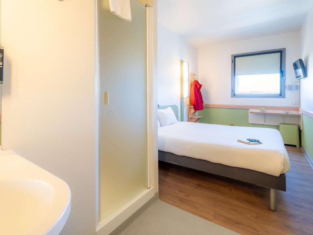 Cama o camas de una habitación en Ibis Budget Madrid Vallecas