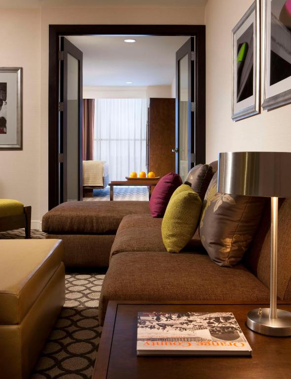Hyatt Regency Orange County - Executive King Suite