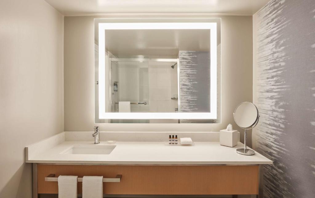 Hyatt Regency Orange County - King Room