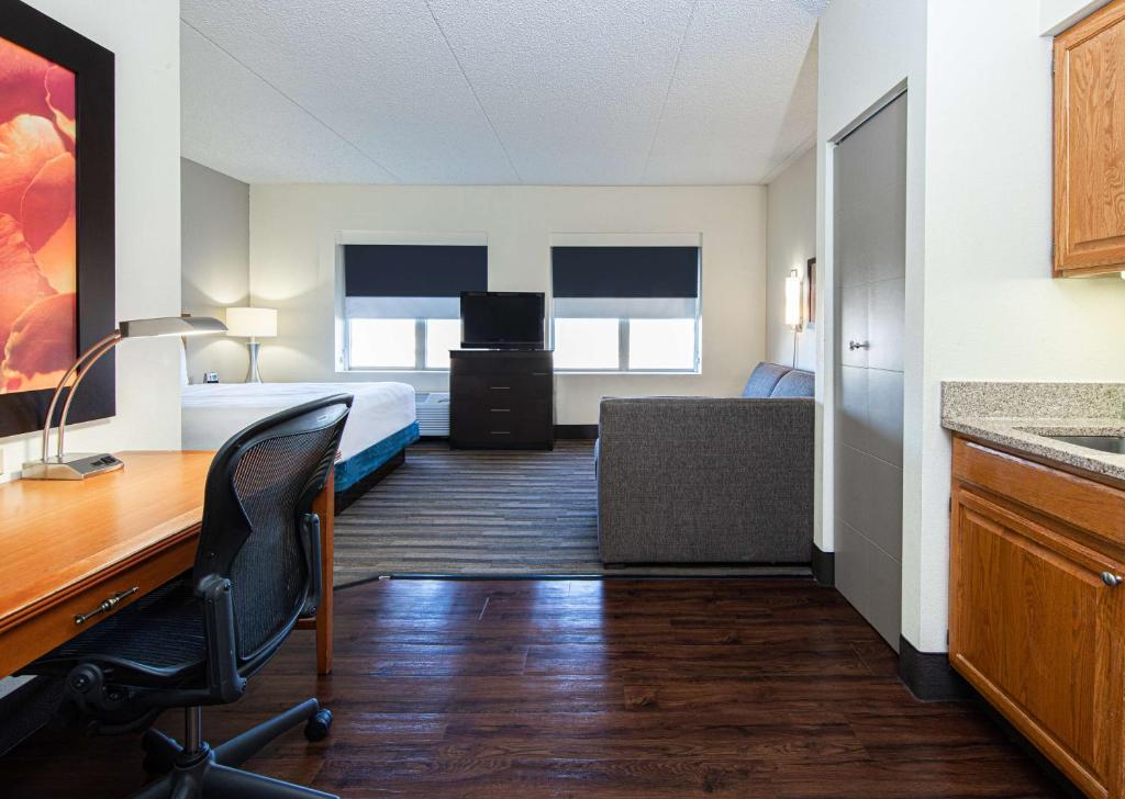 Hyatt House Chicago Schaumburg - 皇后工作室，可访问浴缸 - 残疾访问