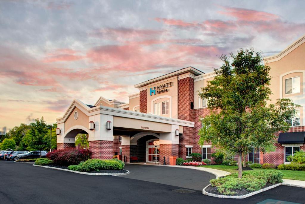a rendering of a hotel with a parking lot at Hyatt House Branchburg - Bridgewater in Branchburg Park