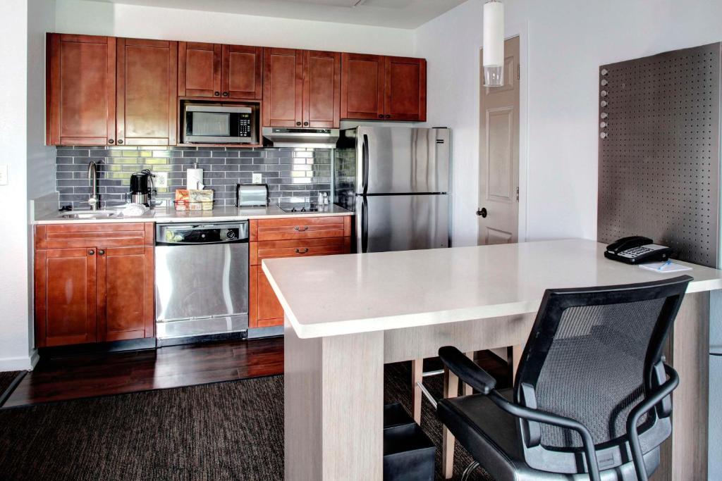 Kuchyň nebo kuchyňský kout v ubytování Hyatt House Branchburg - Bridgewater