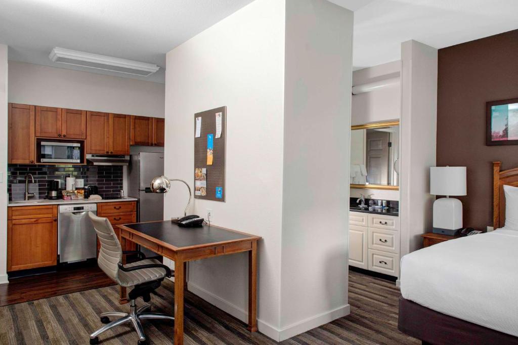 Kuchyň nebo kuchyňský kout v ubytování Hyatt House Parsippany East