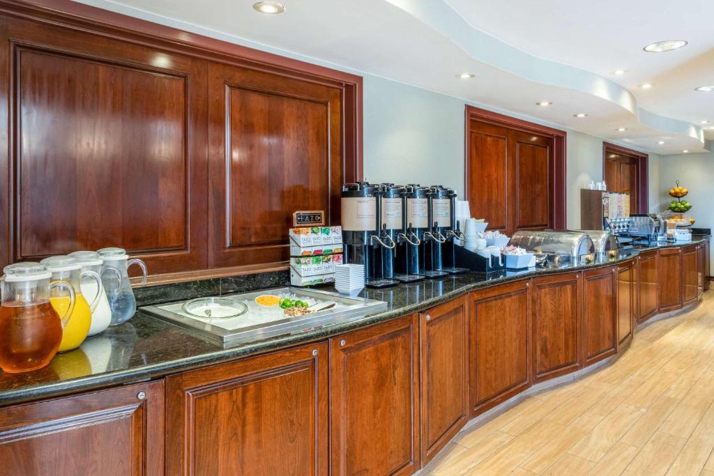 Příslušenství pro přípravu čaje a kávy v ubytování Hyatt House Parsippany East