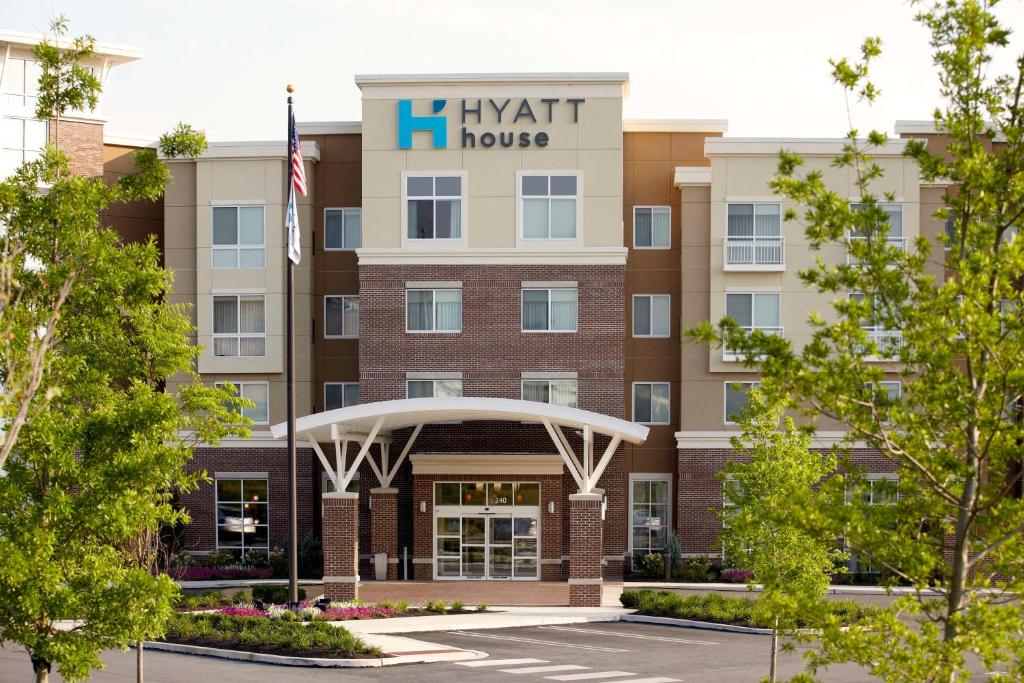 an exterior view of the hotel hilti house at Hyatt House Philadelphia-King of Prussia in King of Prussia