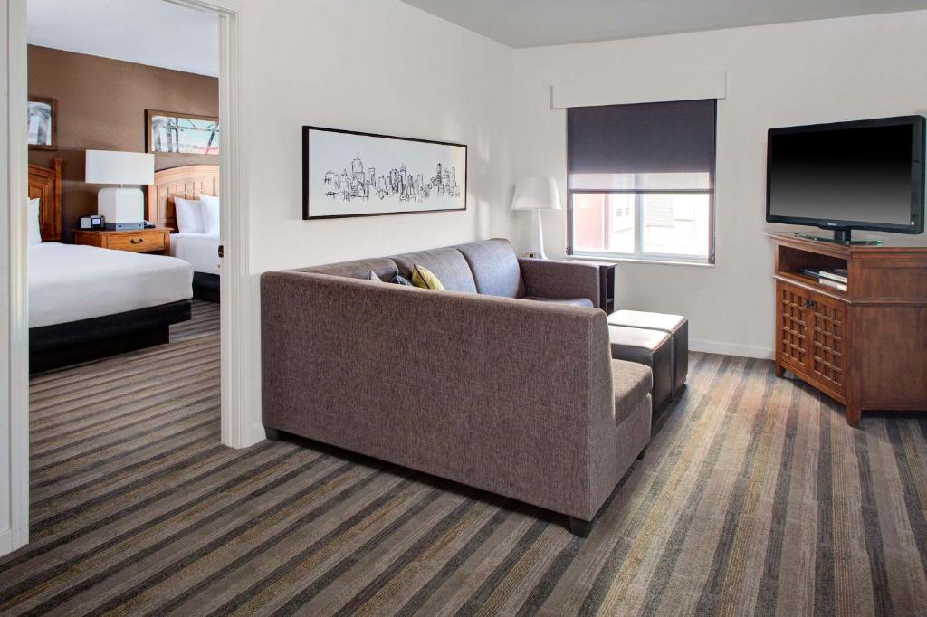 TV a/nebo společenská místnost v ubytování Hyatt House Fishkill-Poughkeepsie