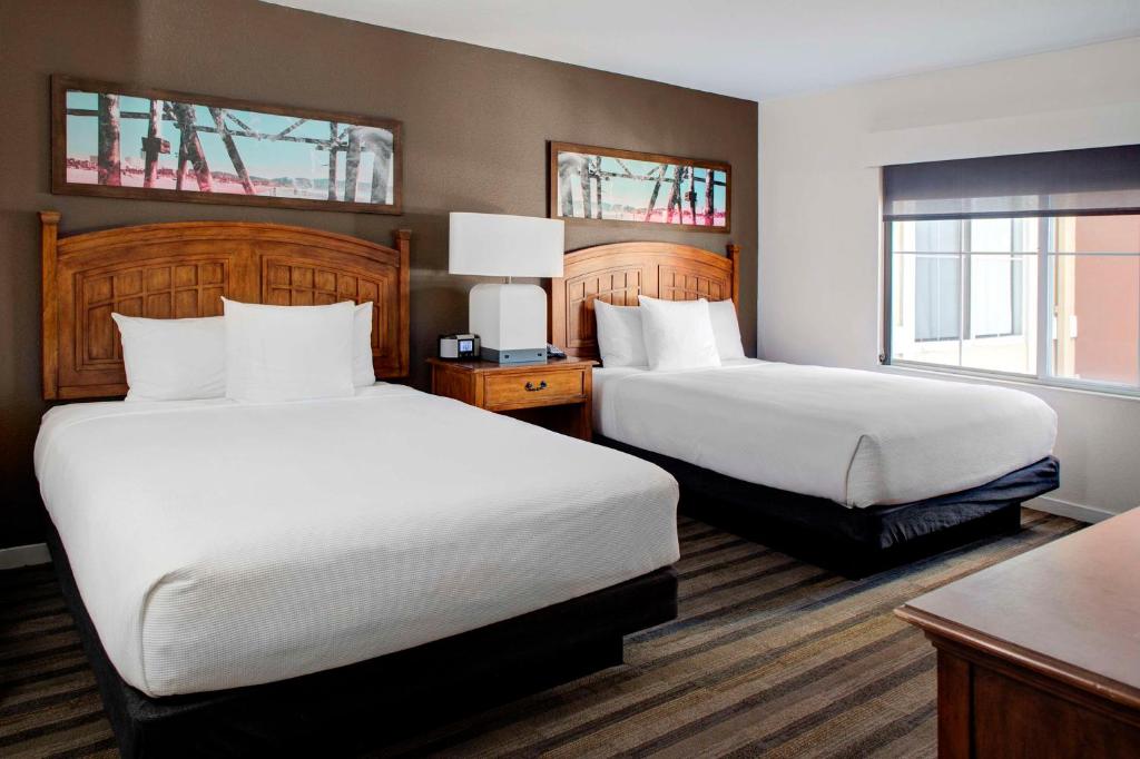 Postel nebo postele na pokoji v ubytování Hyatt House Fishkill-Poughkeepsie