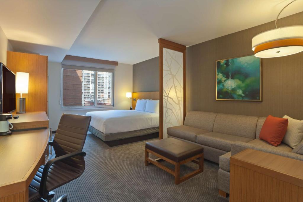 Hyatt Place Chicago River North - King Room With Sofa Bed And City View