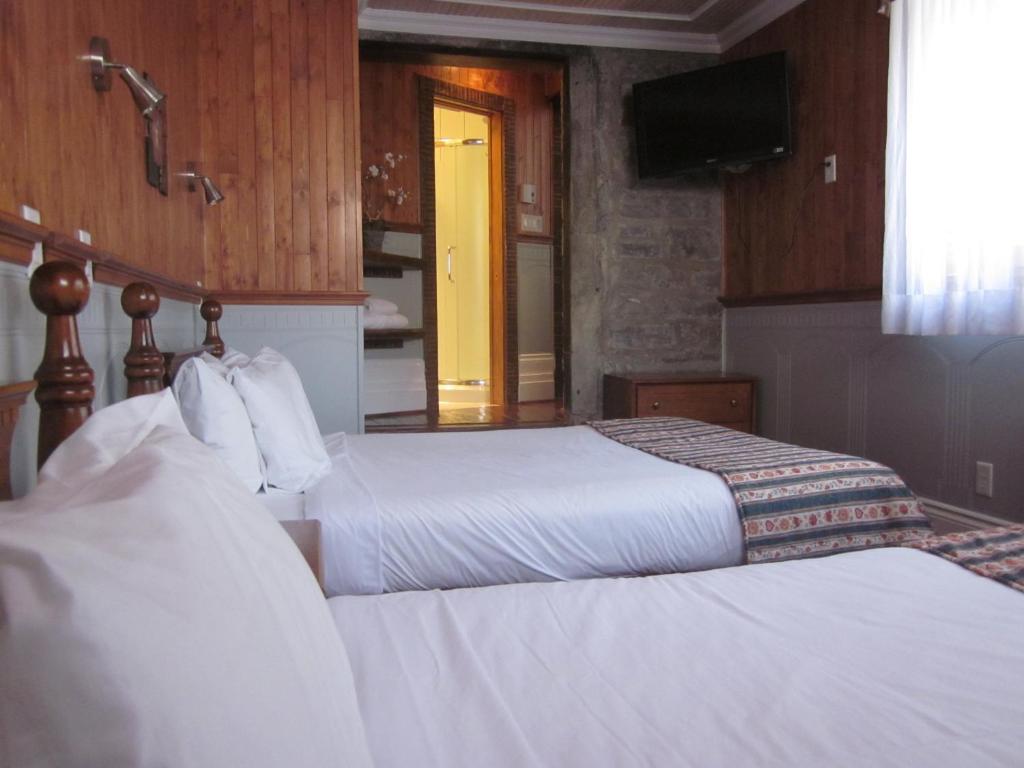 
Deluxe Suite with Two Queen Beds
