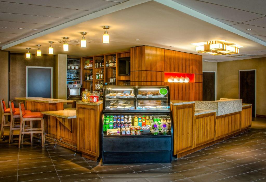 a restaurant with a snack bar and a refrigerator at Hyatt Place Charlotte Downtown in Charlotte