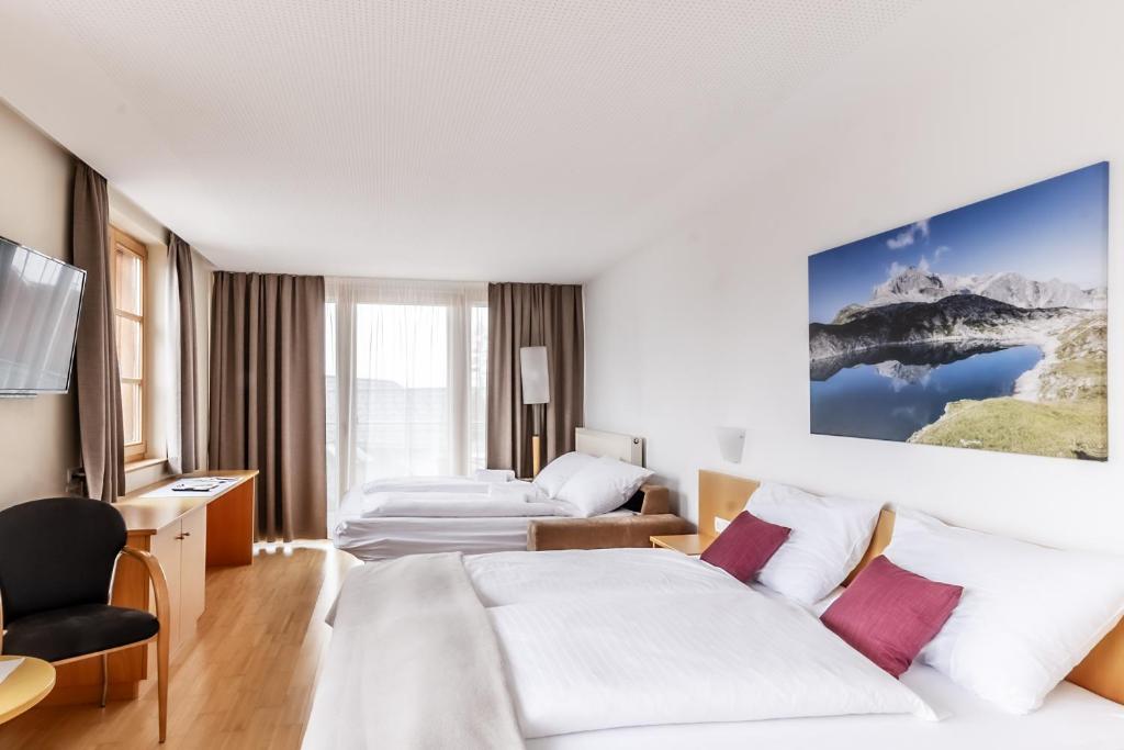 Postel nebo postele na pokoji v ubytování Hotel Löwen