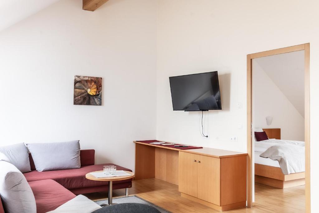 TV a/nebo společenská místnost v ubytování Hotel Löwen