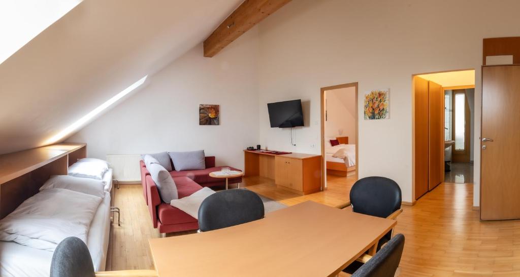 TV a/nebo společenská místnost v ubytování Hotel Löwen