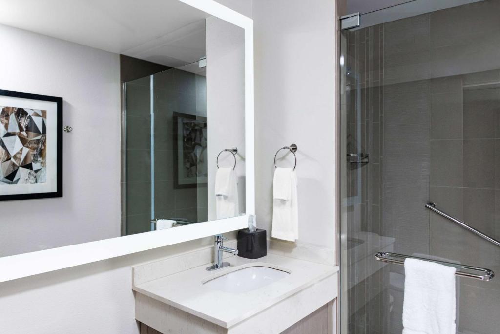 Hyatt House Nashville Downtown-Convention Center - Suite King Con Una Camera Da Letto Con Divano Letto E Cucina