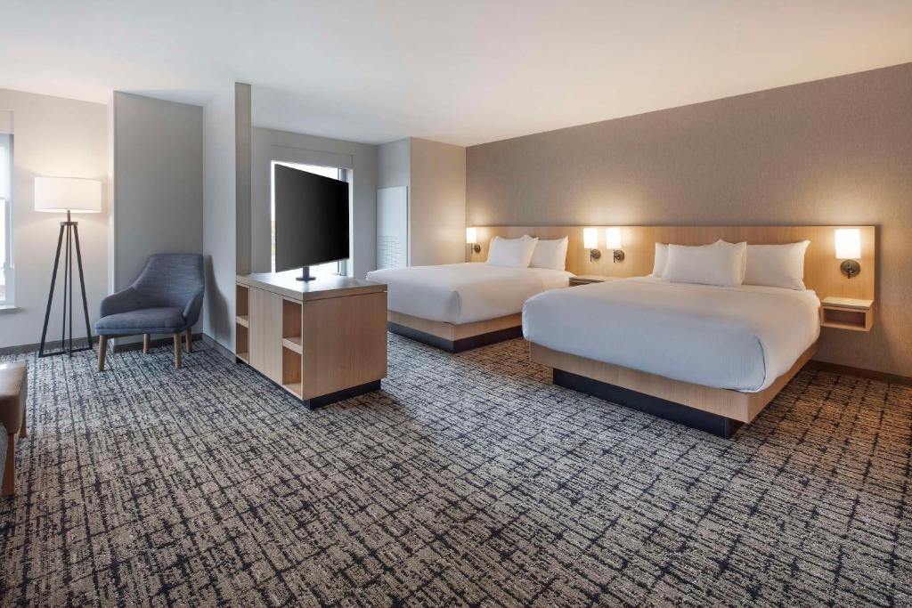 Postel nebo postele na pokoji v ubytování Hyatt Place Moncton-Downtown