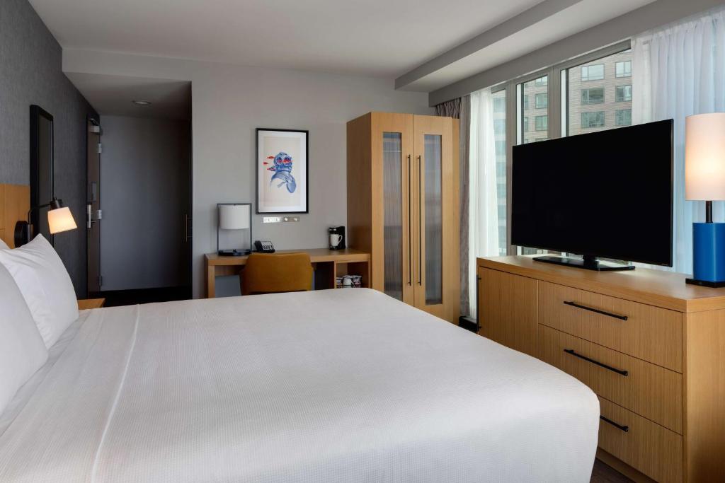 Hyatt Place Boston/Seaport District - 