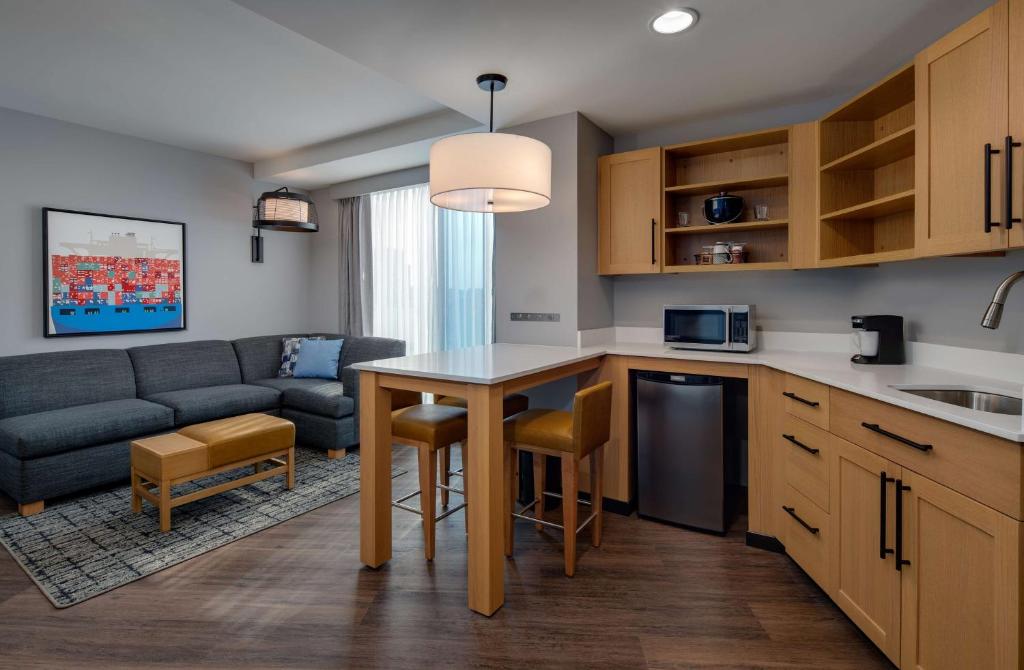 Hyatt Place Boston/Seaport District - 