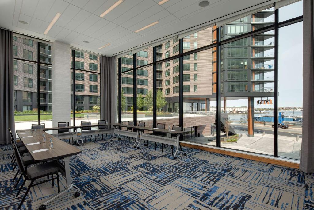 Hyatt Place Boston/Seaport District photo